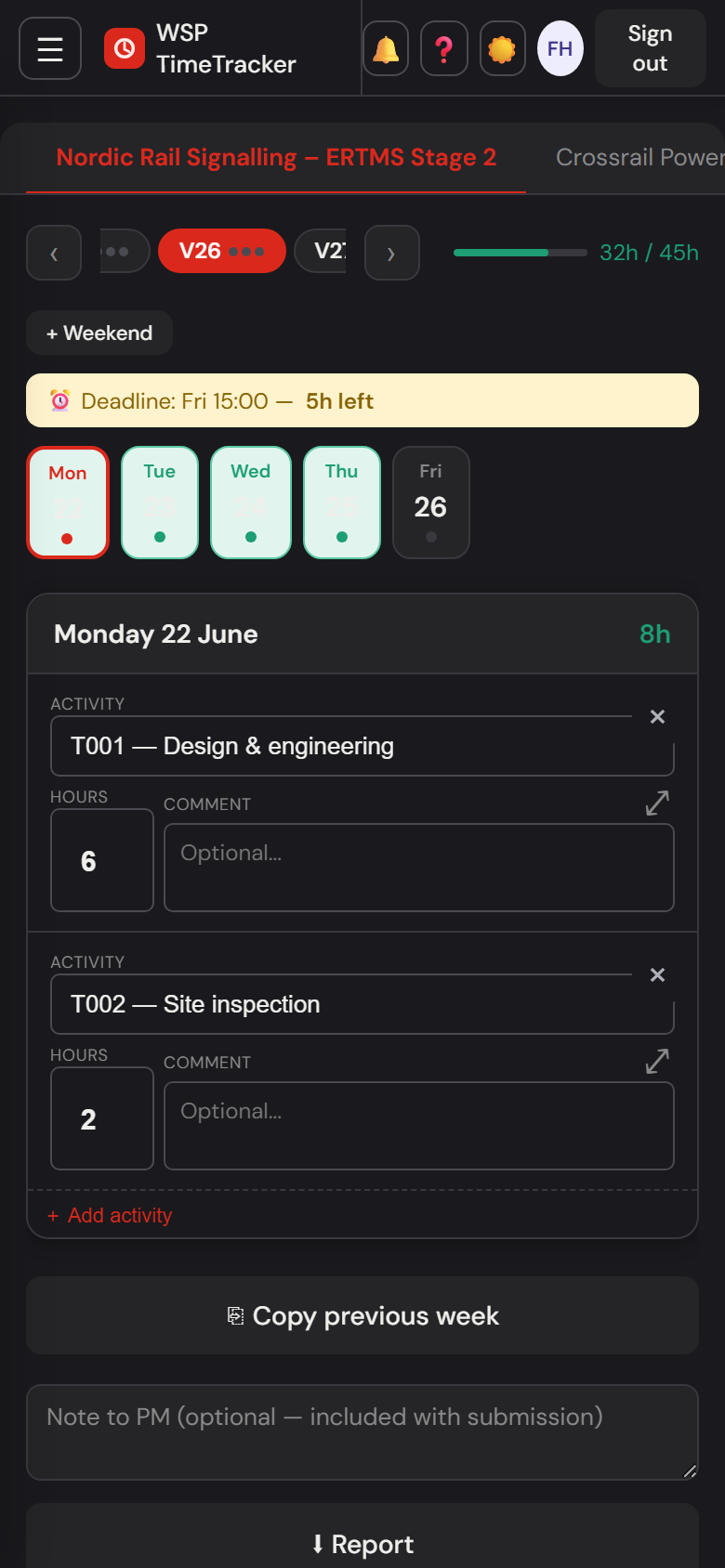 The consultant’s week view in mobile mode in TimeTracker